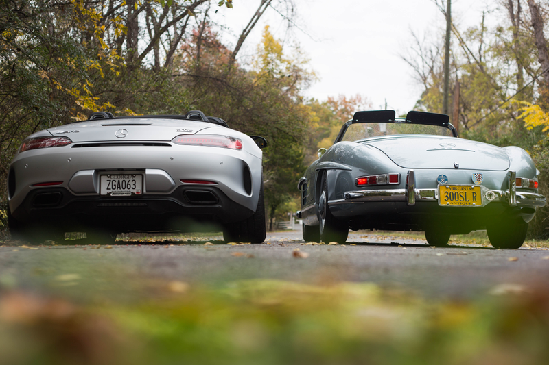 Illustration for article titled The Mercedes-AMG GT C Roadster And Mercedes-Benz 300SL Roadster Both Hail From A Golden Age